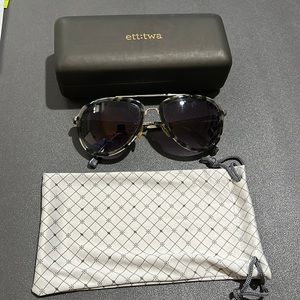 Sunglasses- Etttwa with case and bag
